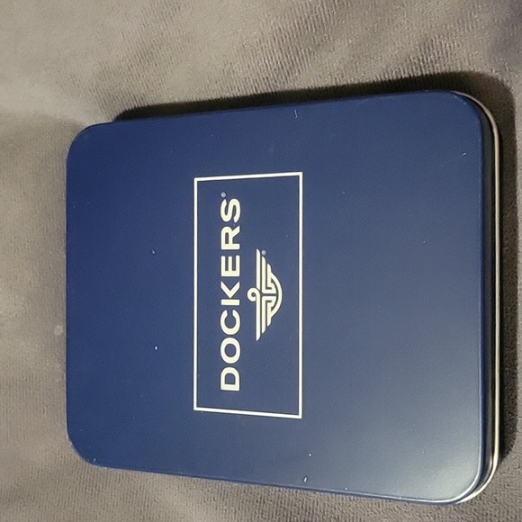 Men's Dockers Brown Wallet in Blue Tin - Picture 6 of 6